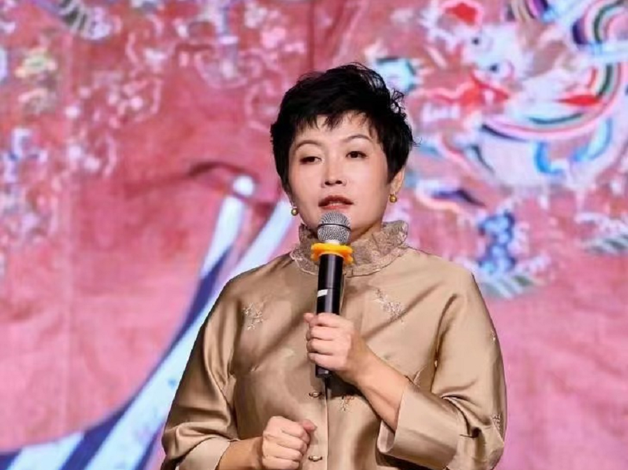 智慧女性会客厅创始人、中国服饰人才研究会服饰人才专业委员会会长杨平英女士带领企业家及协会单位走进丝路对话委员会对话交流(图2)