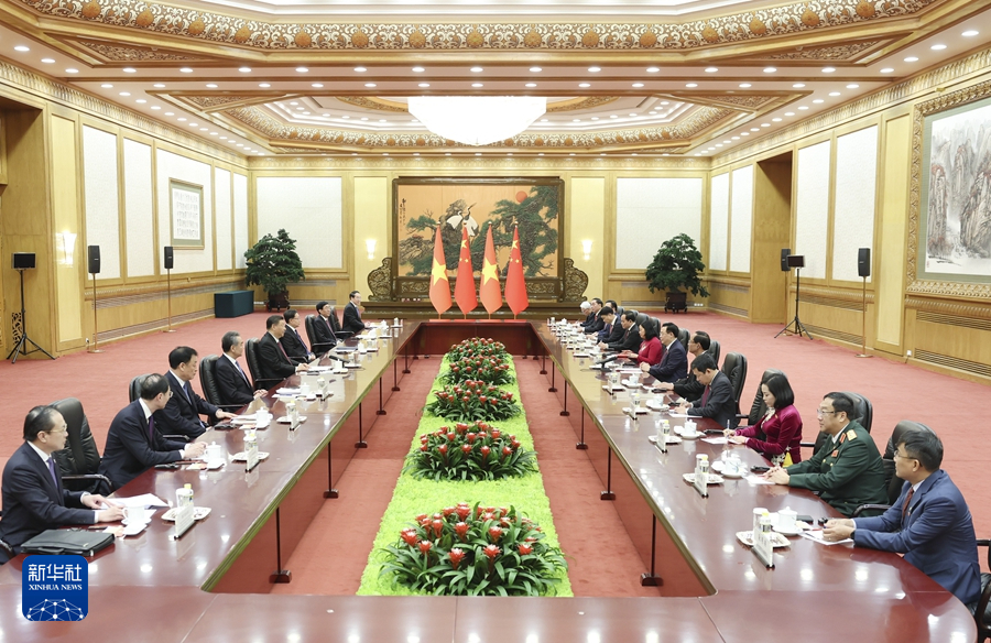 习近平主席会见越南国会主席王庭惠(图2)