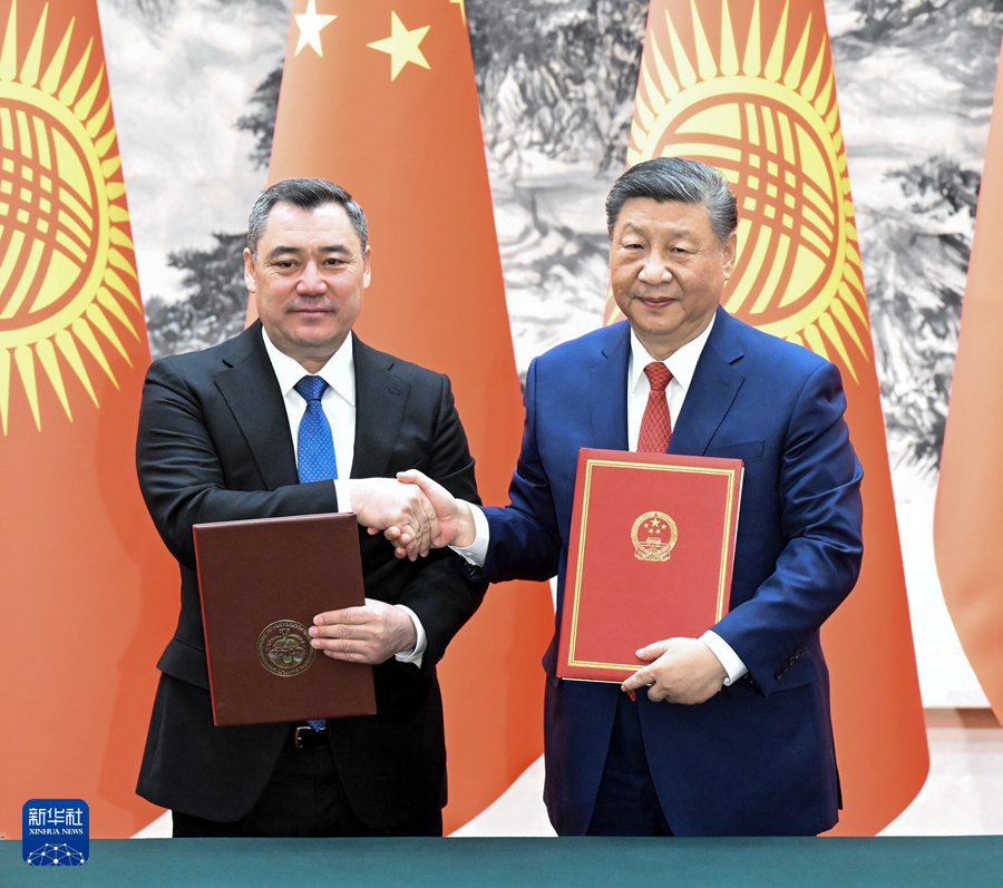 习近平主席同吉尔吉斯斯坦总统扎帕罗夫会谈(图3)
