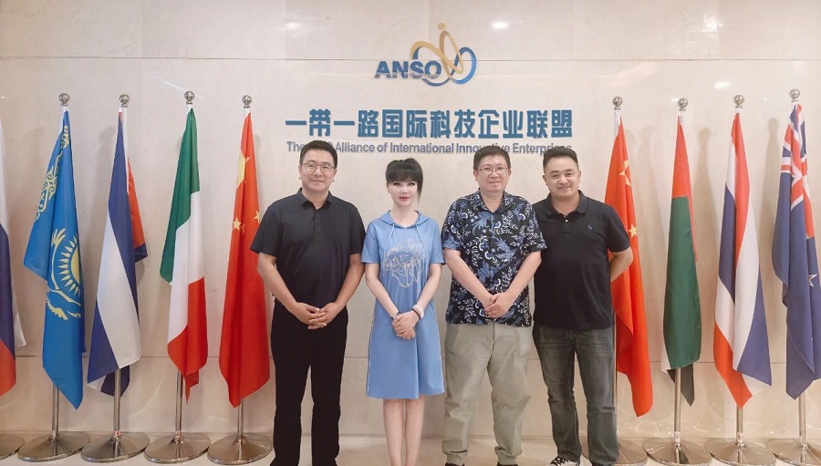 马来西亚彭亨州经济顾问、马中商务理事会邱谊辉拿督与中企代表到访“一带一路”国际科技企业联盟(图1)