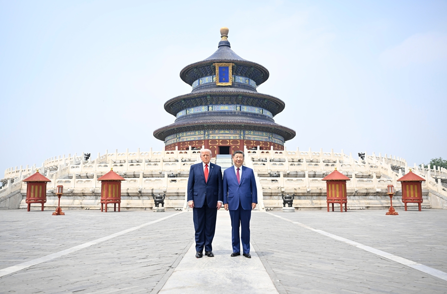 习近平主席同美国总统特朗普参观天坛